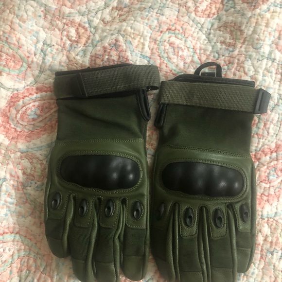 New green knuckle gloves - Picture 4 of 5
